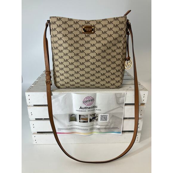 MICHAEL KORS MEDIUM SAFFIANO LEATHER SIGNATURE CROSSBODY BAG - Picture 1 of 16